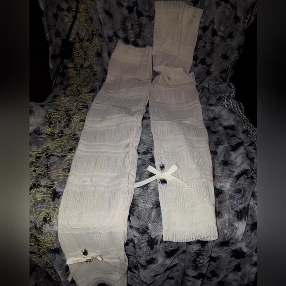 Sheer arm covers/fingerless gloves - Picture 2 of 3